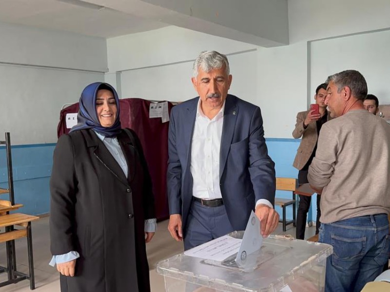 Kahta’da AK Parti’nin adayı Mehmet Can Hallaç belediye başkanı seçildi
